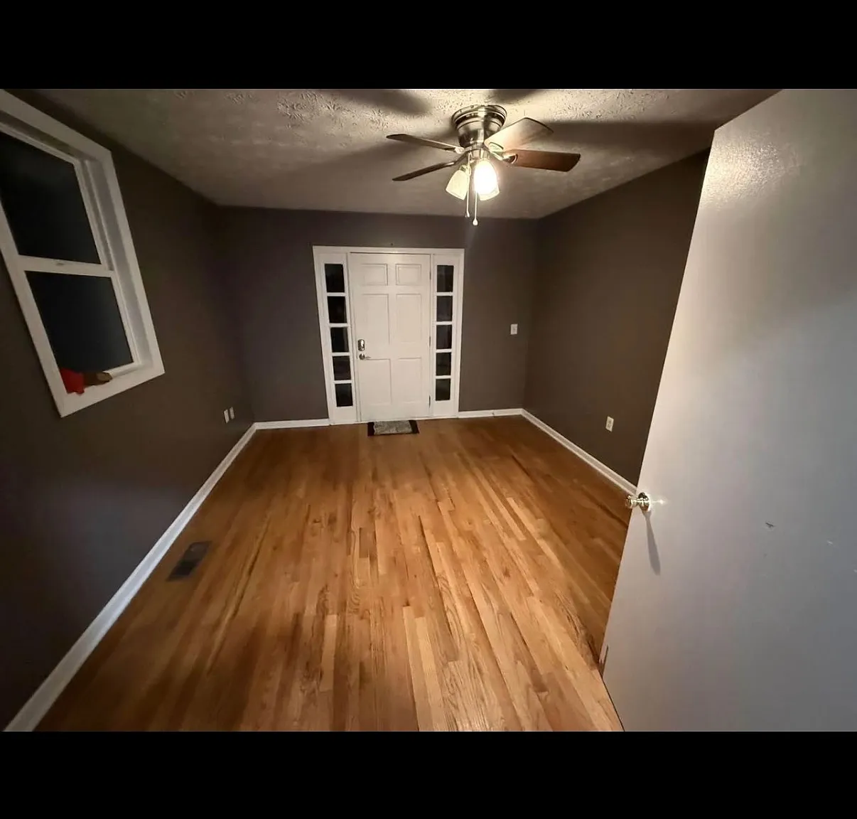 4 bed, 1296 sqft, $2,200 — Photo 1