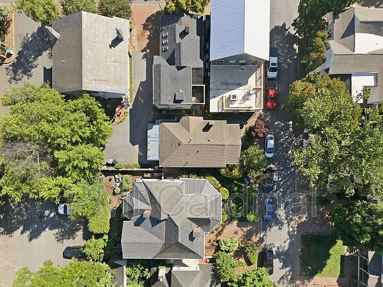 523 N Pine St — Photo 30