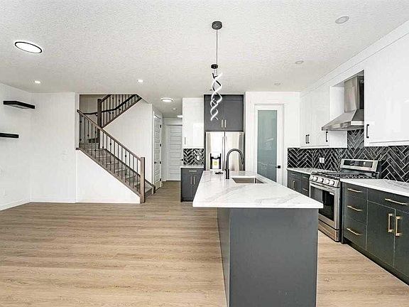 3rd image of 180 W Lakewood Cir