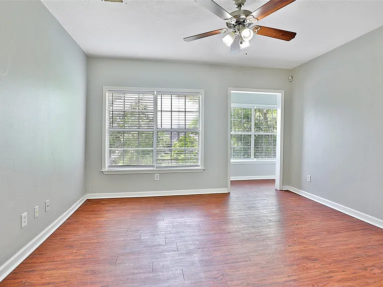 5007 Polk St — Photo 2