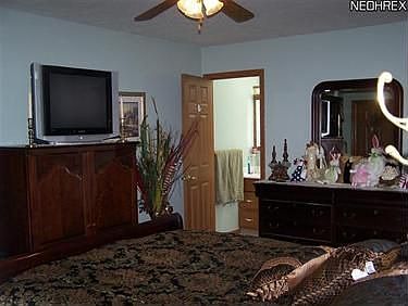 5th image of 879 Rosewood Dr