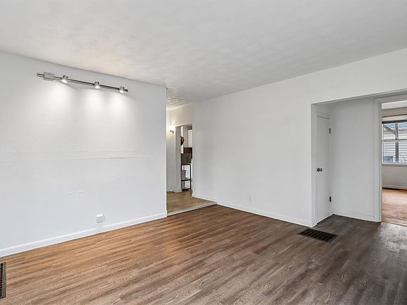 3rd image of 526 N Governor St