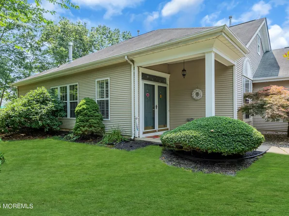 59 Goldensprings Drive, Lakewood, NJ 08701