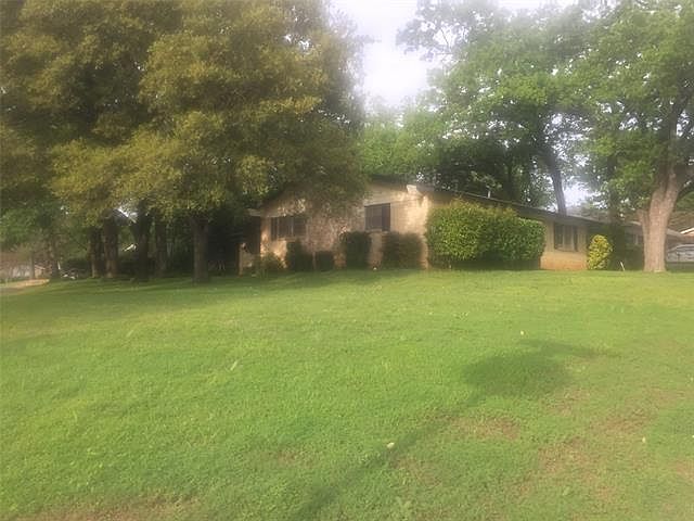 1st image of 901 N Davis Dr