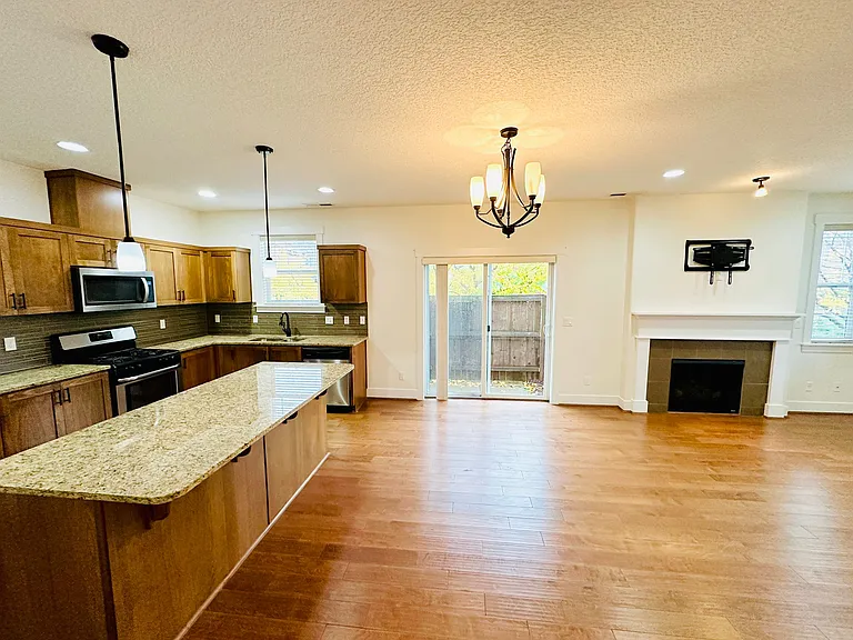 487 SW Aldea Ter — Photo 7