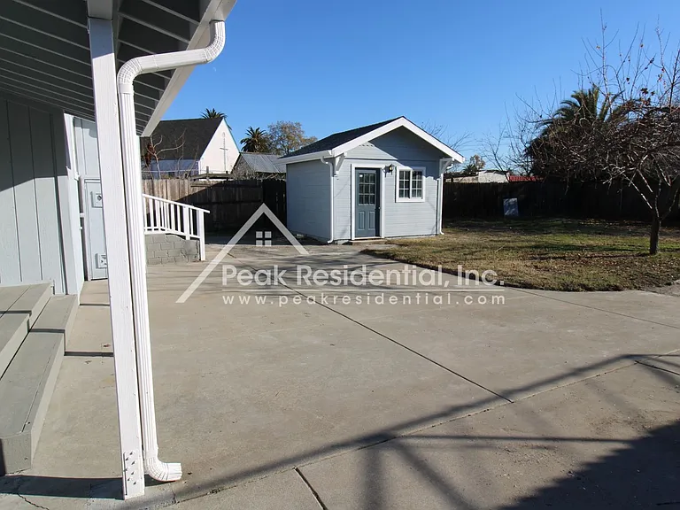 1042 Las Palmas Ave — Photo 25