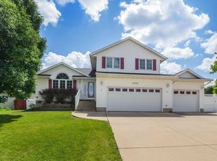 2205 Hillview Dr, Marion, IA
