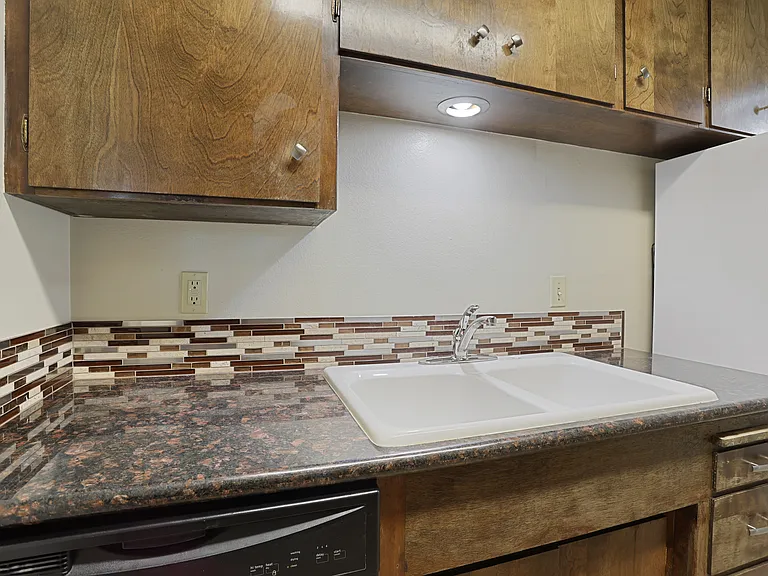 Avenue West Apartments — Photo 18