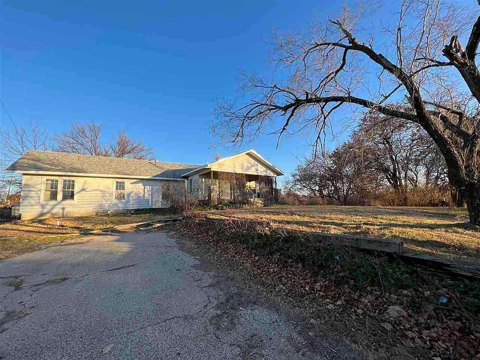 2nd image of 123 S Prentice Rd