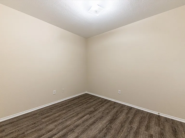 101 Collett Ct #101 — Photo 8