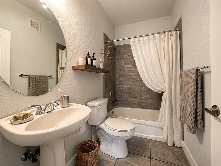5015 Northern Lights Dr #D — Photo 10