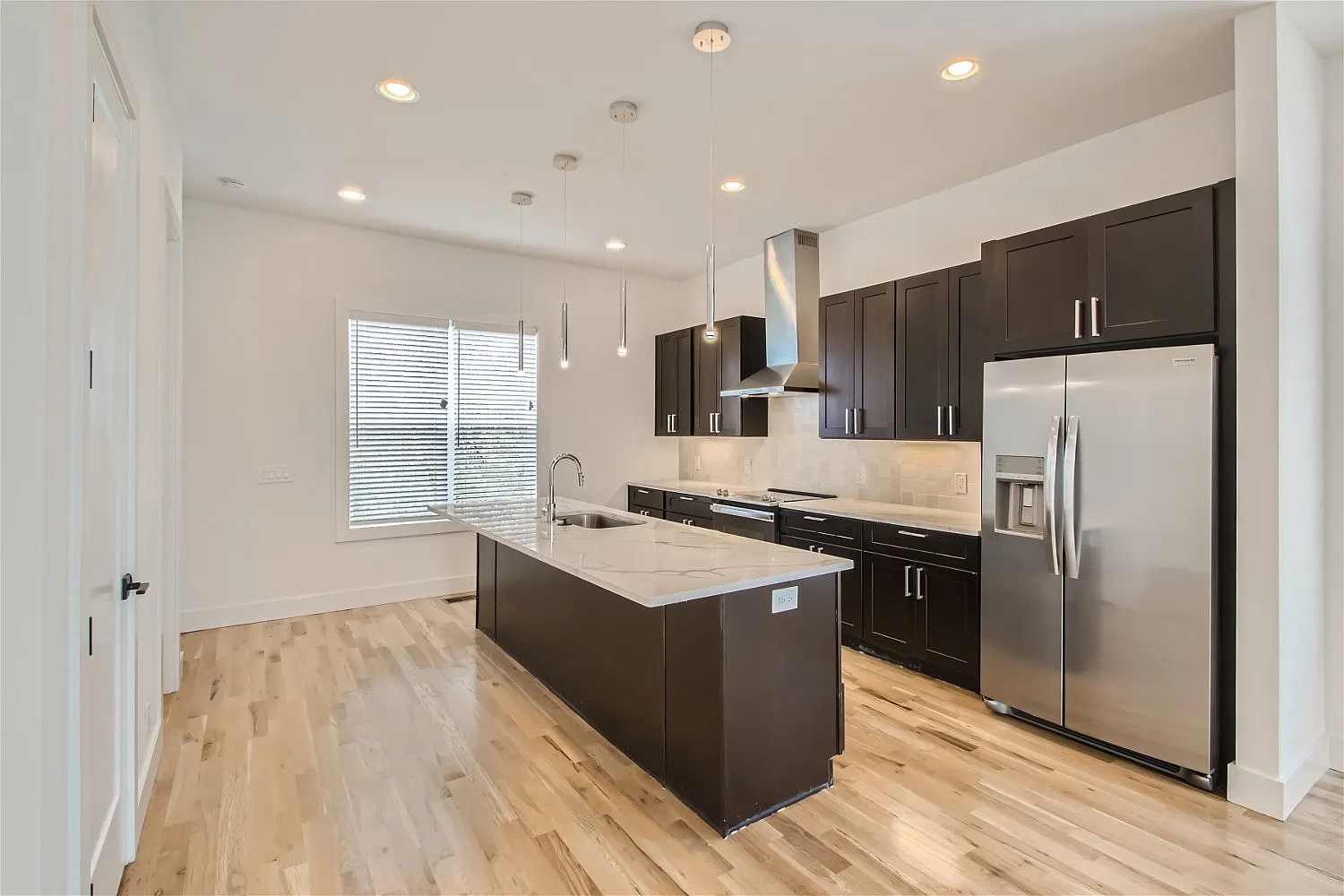 3 bed, 3.5 bath, 2496 sqft, $2,650 — Photo 3