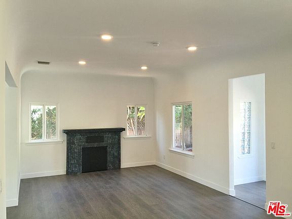 3rd image of 8538 W West Knoll Dr