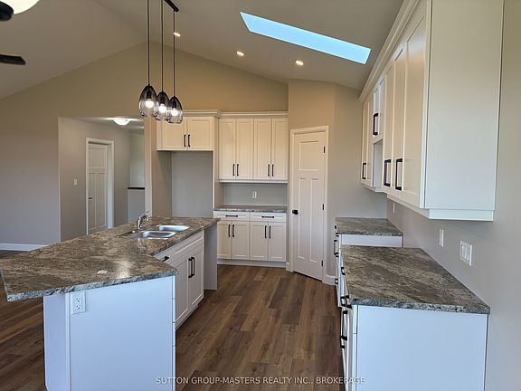 4th image of 812 Windermere Dr