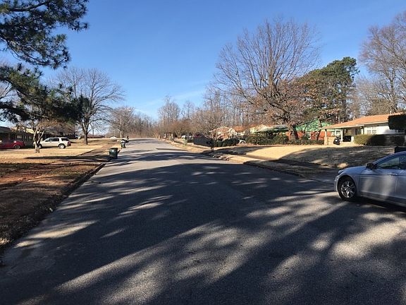 4th image of 171 Jeanne Dr