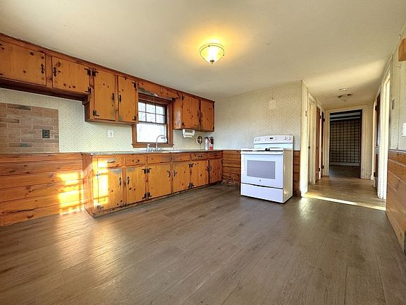 3rd image of 120 Hillside Ave