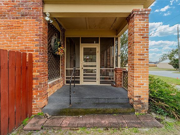 4th image of 212 Butler St