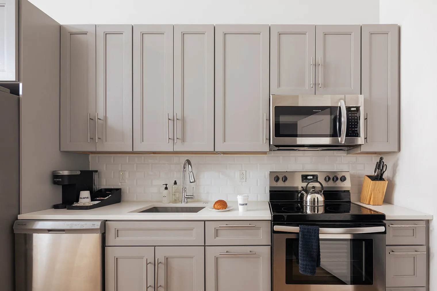 2 bed, 1.0 bath, $6,694 — Photo 3