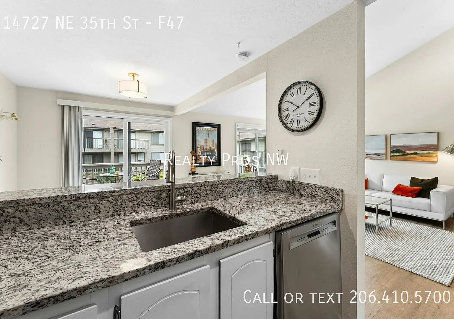 Location, Location! 2 bedroom, 3 parking stalls — Photo 4