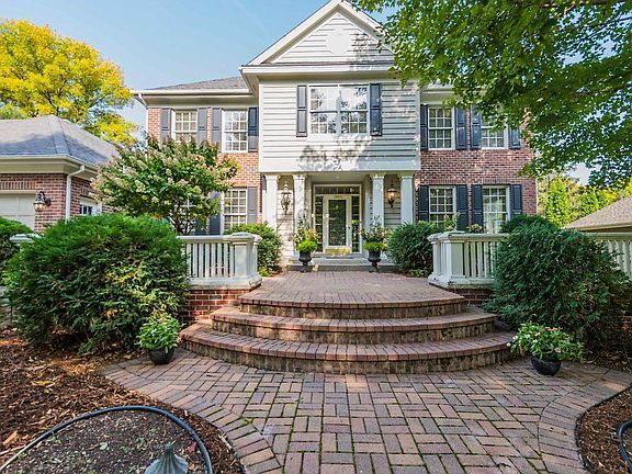 4th image of 19860 Muirfield Cir