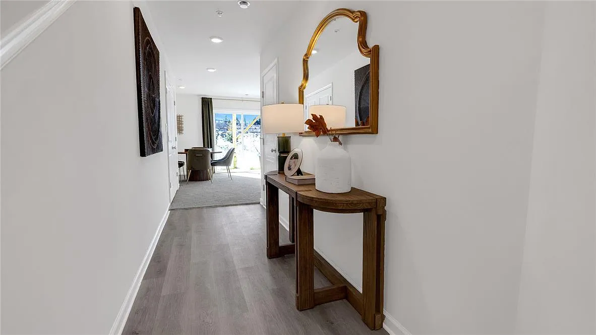 3 bed, 2.5 bath, 1969 sqft, $2,600 — Photo 3