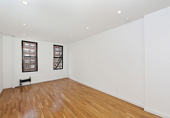 3rd image of 192 Avenue Of The Americas APT 5F