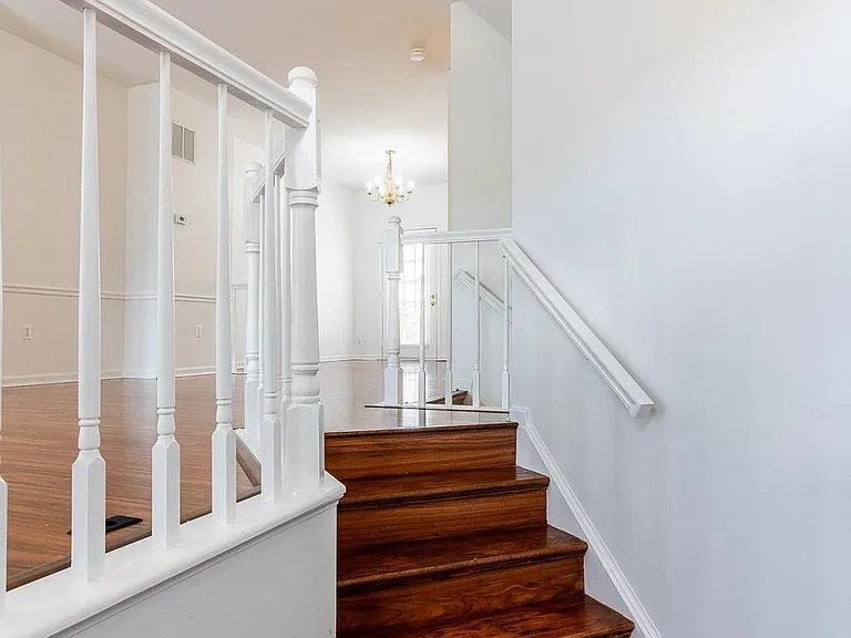 3290 Gina Pl — Photo 3