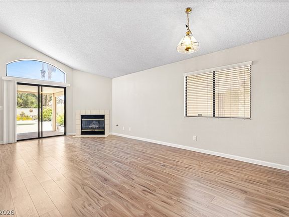 4th image of 2712 Strathmoor Dr