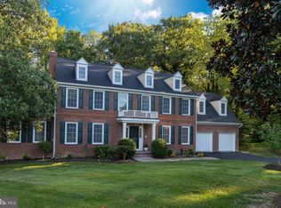 8600 Larkhaven Ter, Fairfax Station, VA 22039