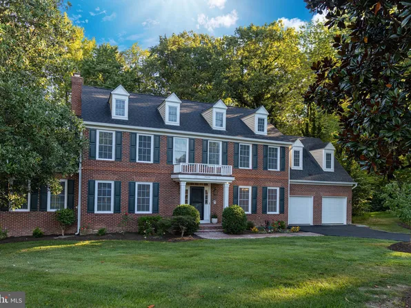 8600 Larkhaven Ter, Fairfax Station, VA 22039