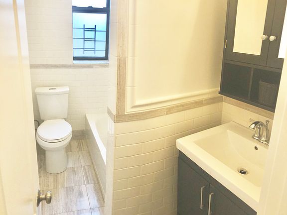 5th image of 2105 Foster Ave #30