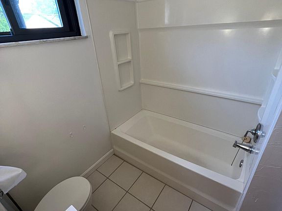 4th image of 100 Lakewood Ave Floor 2