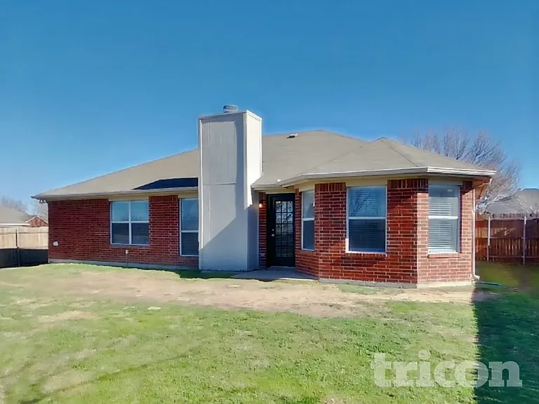 100 Adams Dr — Photo 15