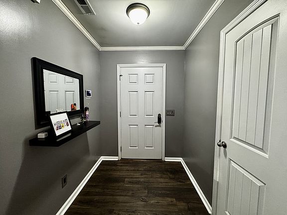 3rd image of 211 Hidden Oaks Dr