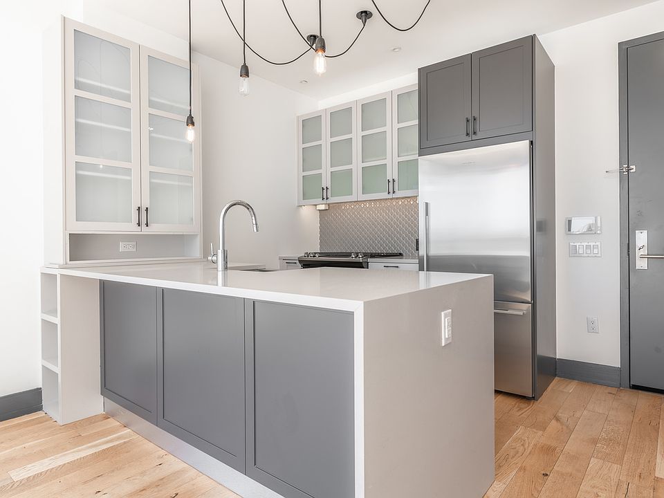 1st image of 10 Montieth St #881