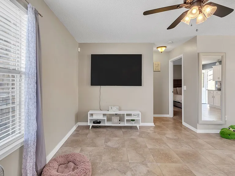 221 Trish Dr — Photo 7