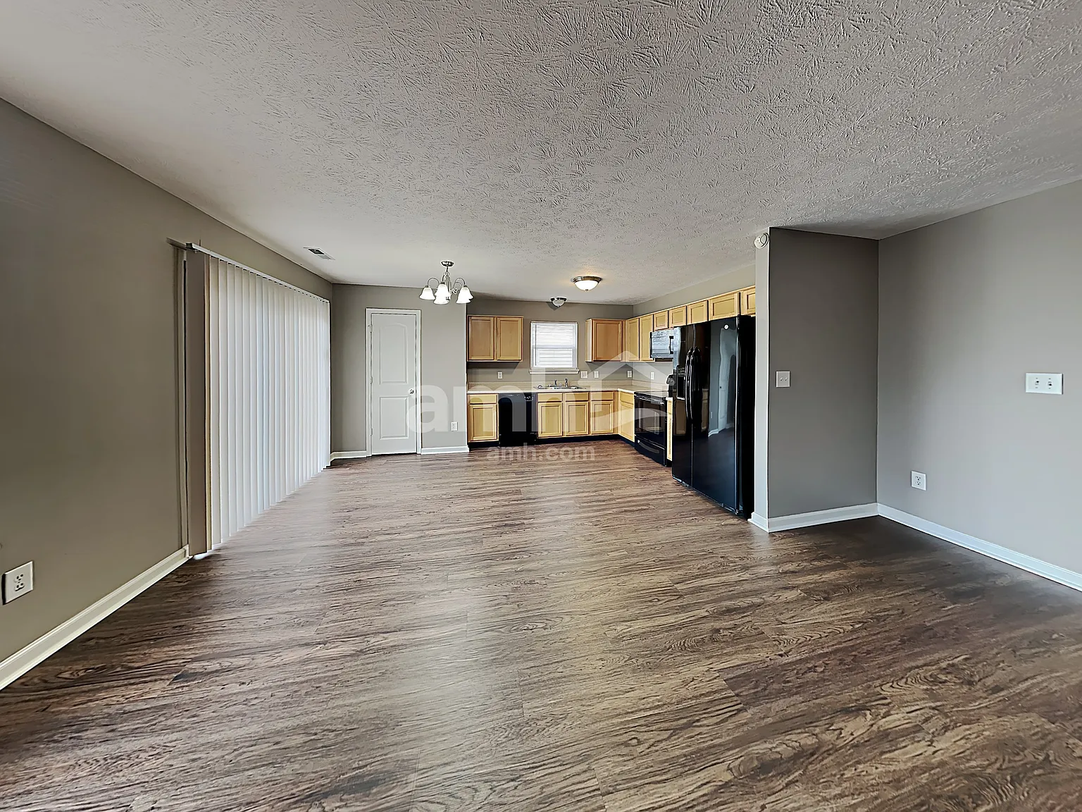3 bed, 2.0 bath, 1409 sqft, $1,955 — Photo 3