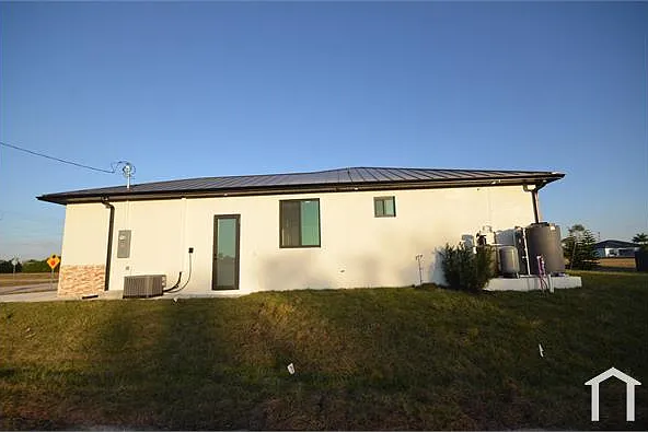 2416 Diplomat Pkwy W — Photo 41