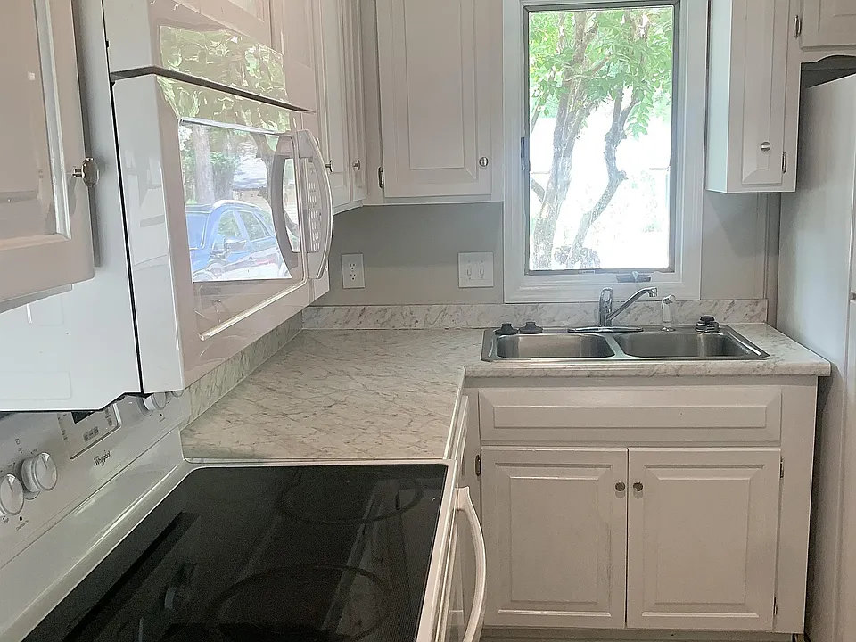 200-500 Holly Pines Dr