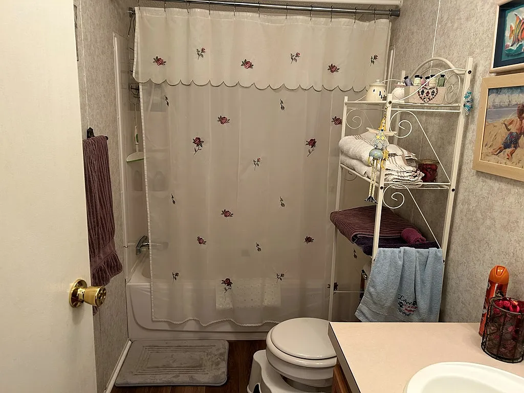 3 bed, 2.0 bath, 1400 sqft, $1,800 — Photo 4