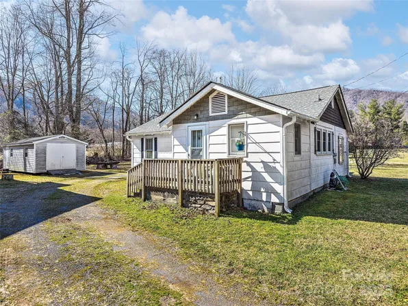 74 Badd Ln, Maggie Valley, NC 28751