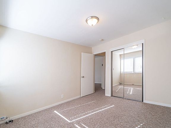 4th image of 34 Yosemite Ave APT E
