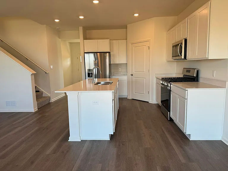 7618 W 103rd St — Photo 5