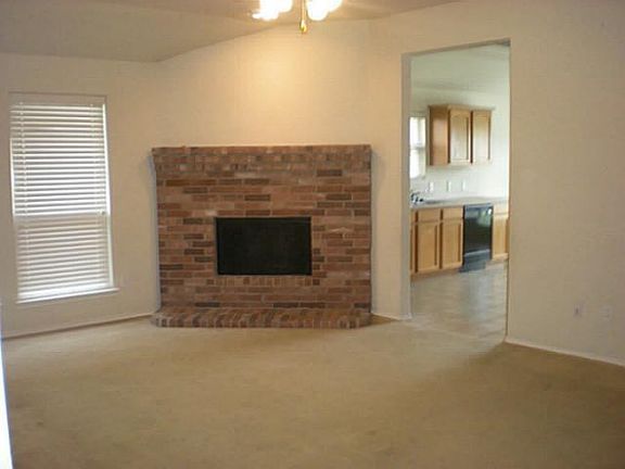 2nd image of 820 Mahogany Dr