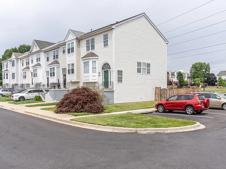 5601 Ashburn Ter — Photo 5