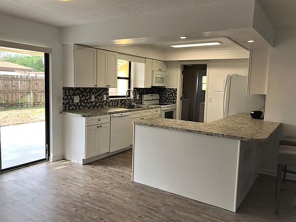 4th image of 185 Tiki Dr