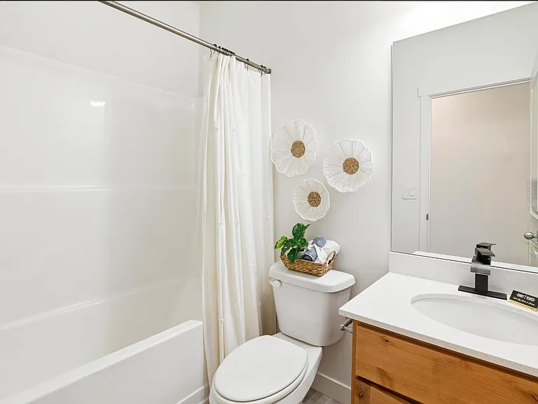 768 W Harvest Glen Rd — Photo 8