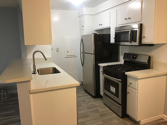3rd image of 1333 S Bundy Dr APT 4