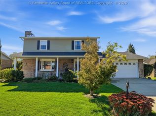 207 Sunset Dr, Hurricane, WV 25526