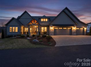 275 Daniel Circle Dr, Mills River, NC 28759